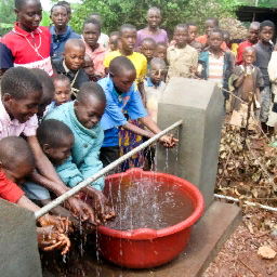 В африке нет воды возьми. Африканские дети без воды.