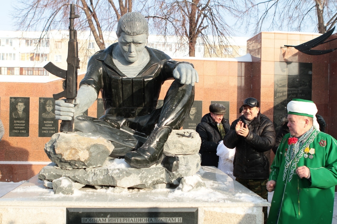 В каком году открыли памятник. Памятник в Салавате воинам интернационалистам. Памятники в Салавате воинам-афганцам. Памятник воинам интернационалистам в Уфе. Памятник воинам интернационалистам Башкортостан.