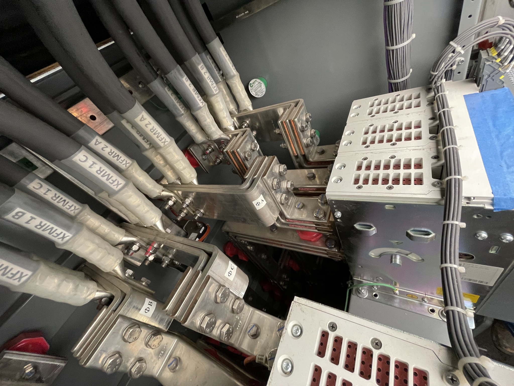 Распределительный ящик на 400 Вольт и 400 Ампер | Пикабу