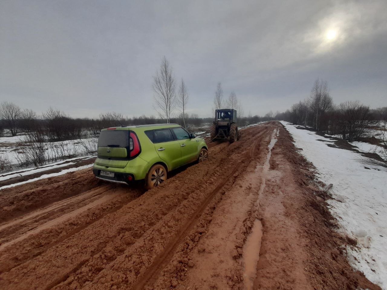 Жители деревни под Минском просят Лукашенко решить проблему с их дорогой |  Пикабу