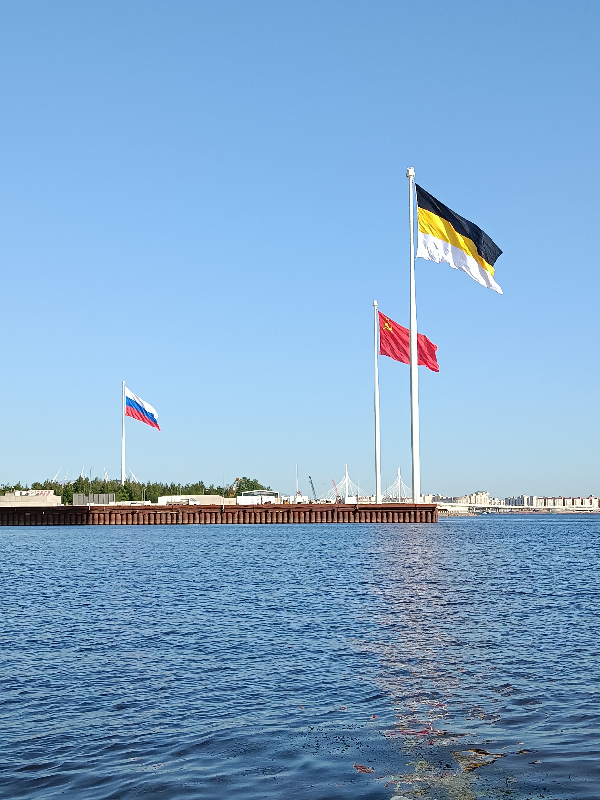 В Санкт-Петербурге состоялось торжественное поднятие флагов трех  исторических эпох | Пикабу