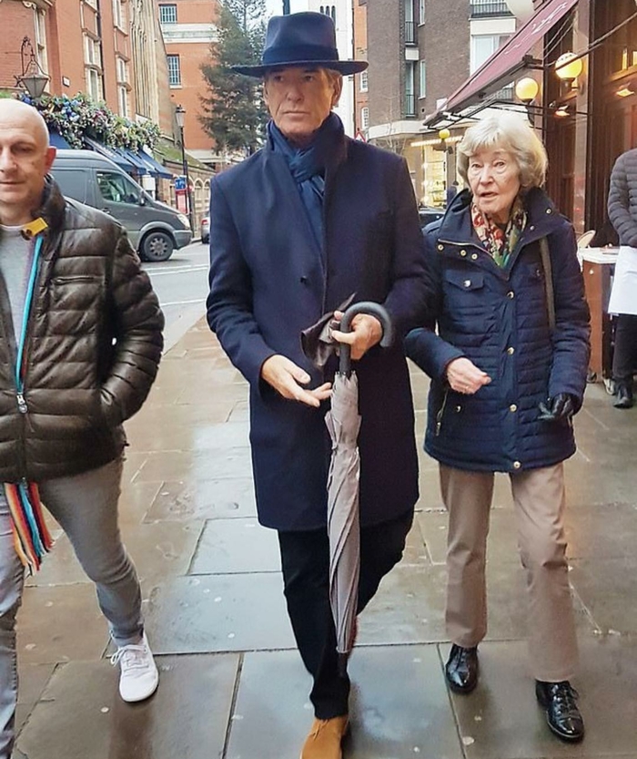 Пирс Броснан с мамой.