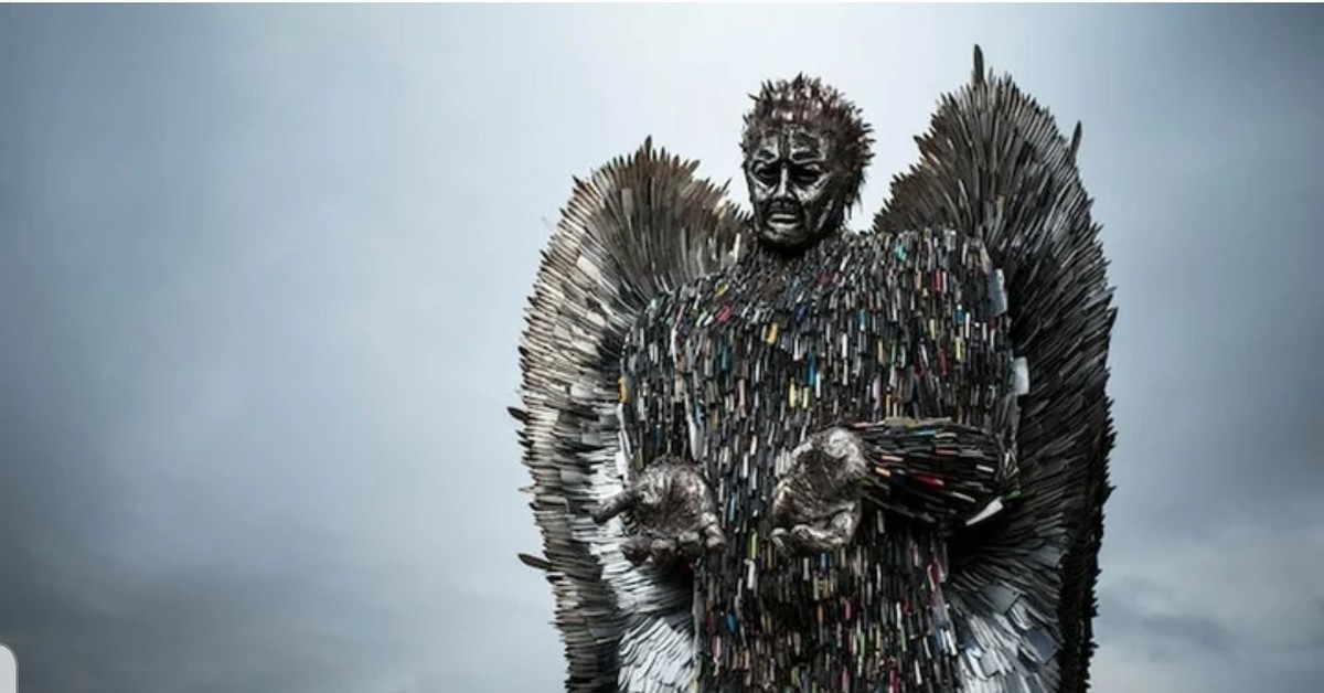 Angel is coming. Knife Angel - скульптура из 100 000 конфискованных полицией Англии ножей. Альфи Брэдли. Knife Angel скульптура. Ангел из ножей, Великобритания.