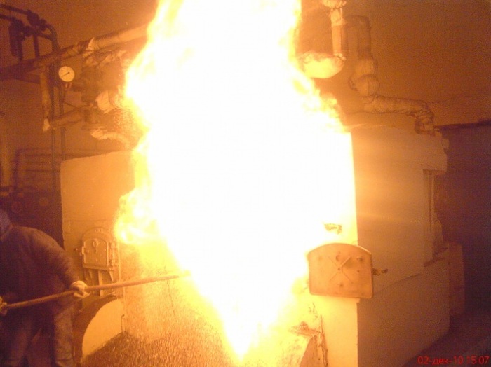 Крошки брикета + открытое пламя)