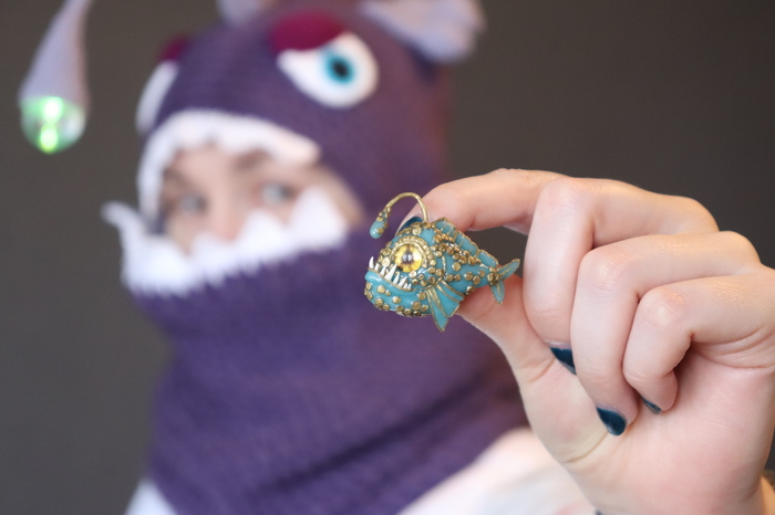 Удильщик. Комплект (шапка, снуд, брошь) Удильщик, Рыба-удильщик, Вязание, Шапка, Снуд, Брошь, Рукоделие без процесса, Видео, Длиннопост