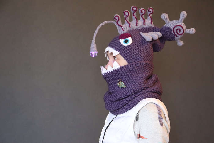 Удильщик. Комплект (шапка, снуд, брошь) Удильщик, Рыба-удильщик, Вязание, Шапка, Снуд, Брошь, Рукоделие без процесса, Видео, Длиннопост