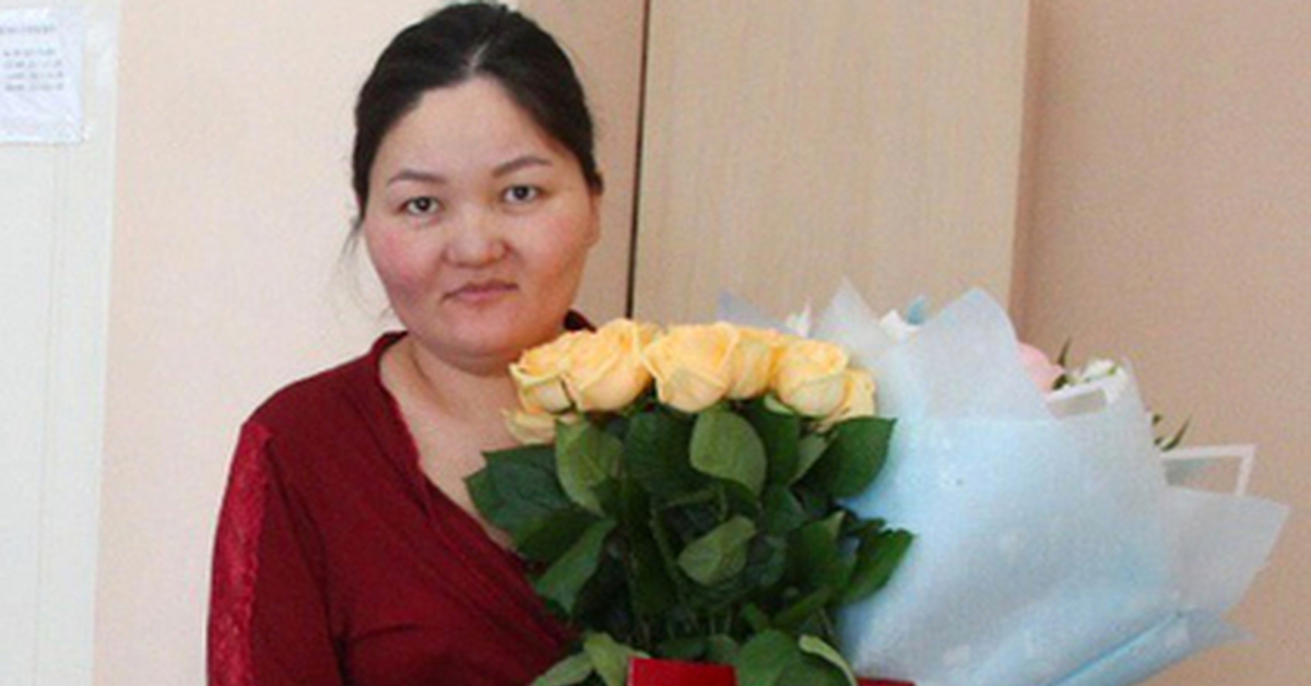 Родившую в первые минуты года россиянку обязали заплатить за подаренные цветы Родившую в первые минуты года россиянку обязали заплатить за подаренные цветы
