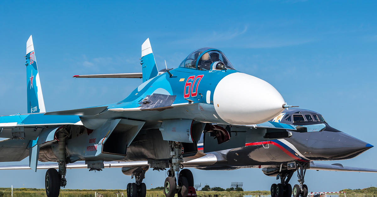 Российские боевые самолеты. Су-33 двухдвигательный реактивный самолёт. Су-33 истребитель. Су-33 борт 80. Су 30 палубный.