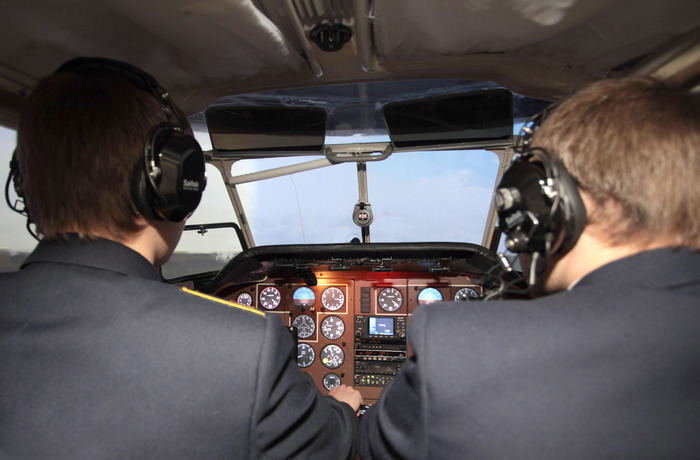 Пилот летевшего в Москву самолета упал в обморок во время полета