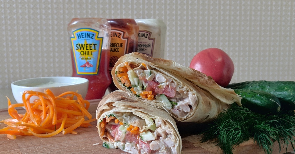 Рецепт питерской шавермы. Питерская шаурма. Шаверма по питерски с соусом. Питерская шаверма фото. Питерская шаверма рецепт.