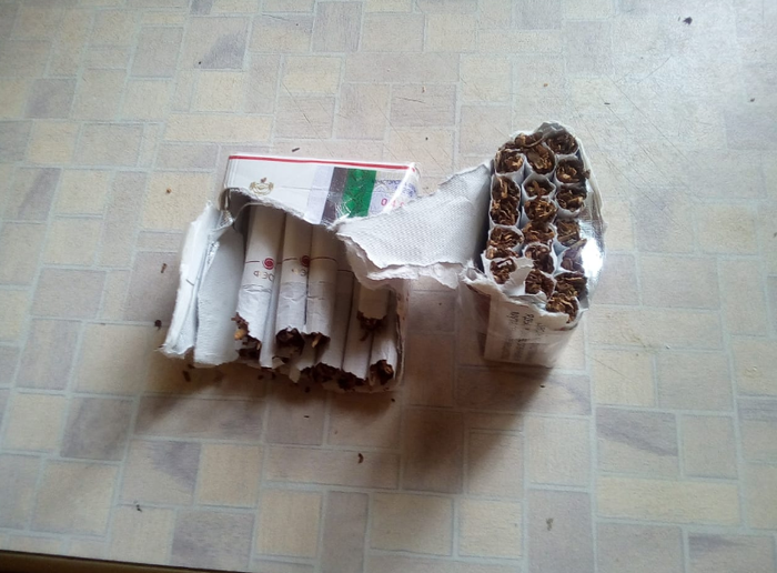 ...тот самый случай, когда немножко пьяненькая, но очень упорная подружка таки открыла эту долбаную пачку сигарет!!!