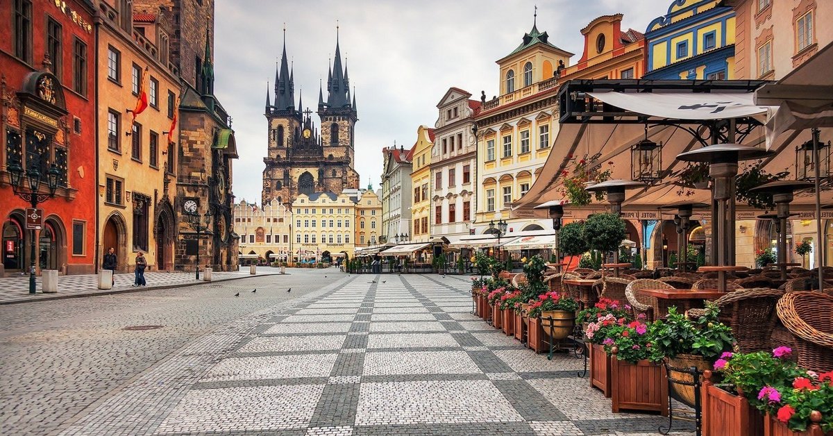 Georgia czech republic. Чехия Прага улочки. Прага площадь мощеная. Староместская площадь. Прага. Прага Староместская площадь мощеная.