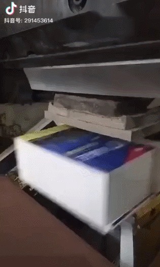 Как убирают лишнюю бумагу