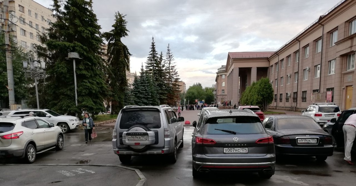 Парковка театра