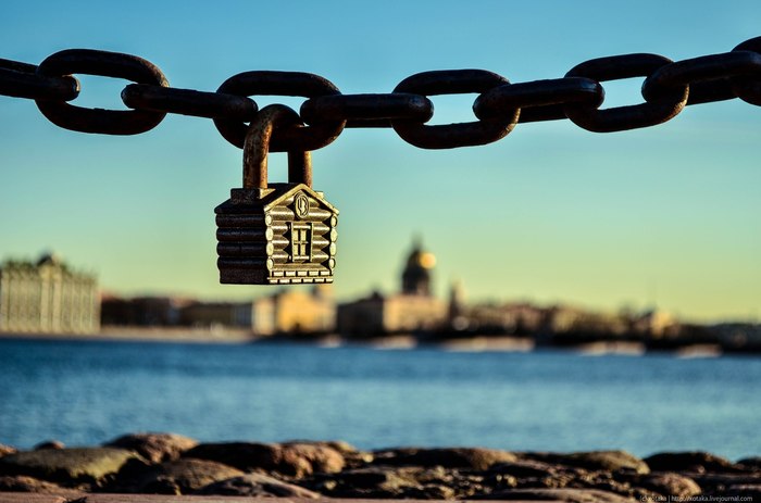 На набережной