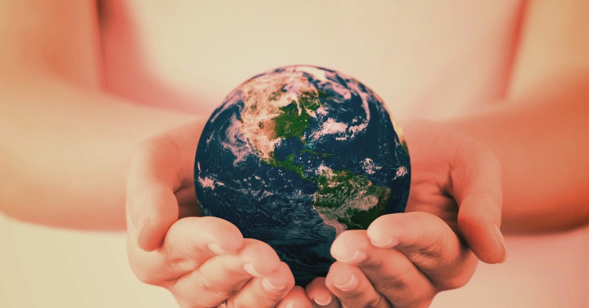 Что такое мир. Мир в руках экология. Планета земля в руках. Планета в руках. Планета в руках человека.