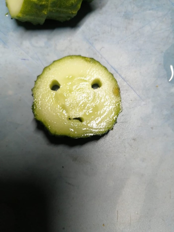 Забавный огурец