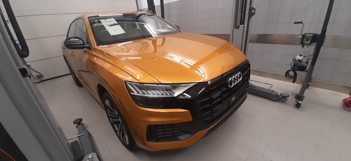 Виниловая полоса Audi q8