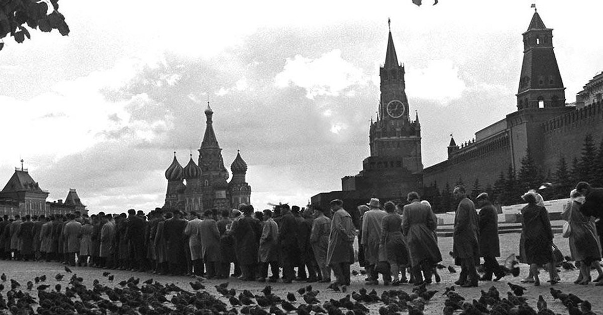 Москва 1951 года. Красная площадь 1960 е. Москва красная площадь 1960. Москва красная площадь 1960 год. Голуби на красной площади.