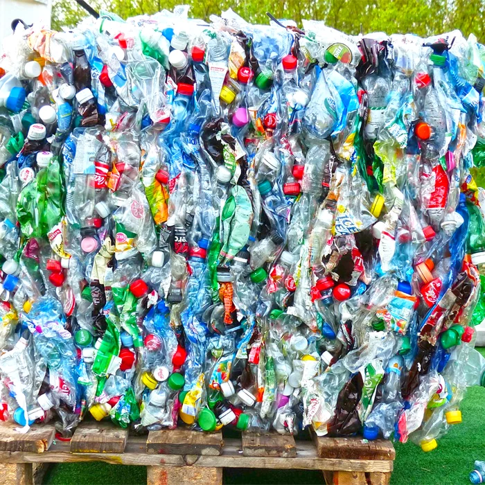 Россия закупает пластиковые отходы, а свой мусор массово захоранивает на свалках Мусор, Пластика, Переработка мусора, Экология, Пластиковые бутылки