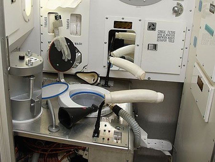 Как устроен туалет на МКС: космонавт рассказал о принципах работы сломавшейся орбитальной канализации МКС, Туалет, Длиннопост