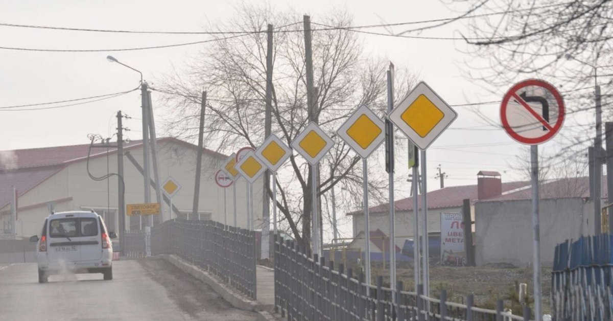 Главная дорога фото. Главная дорога в Похвистнево. Дорожные знаки в Похвистнево. Знак Главная дорога. Много знаков Главная дорога.