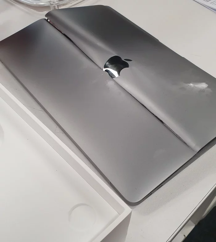 Коротко о работе в магазине электроники Электроника, Macbook, Apple, Психиатрия, Смех, Длиннопост