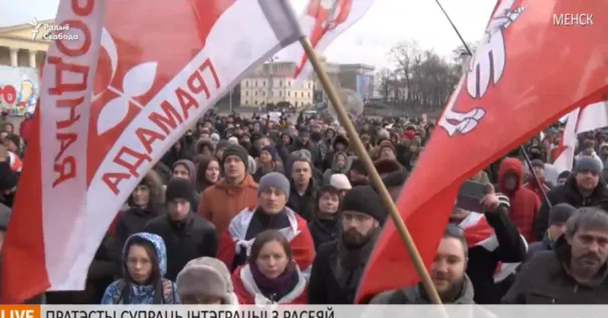 Беларусь поднялась. Лукашенко подписывает указ. Столица белоруссии. Беларусь поднялась. Подписание президентом указа о повышении пенсии.