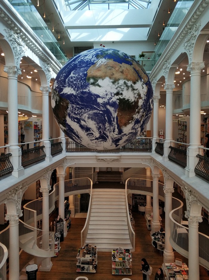 Библиотека с планетой внутри Библиотека, Искусство, Архитектура, Глобус, Бухарест, Первый пост
