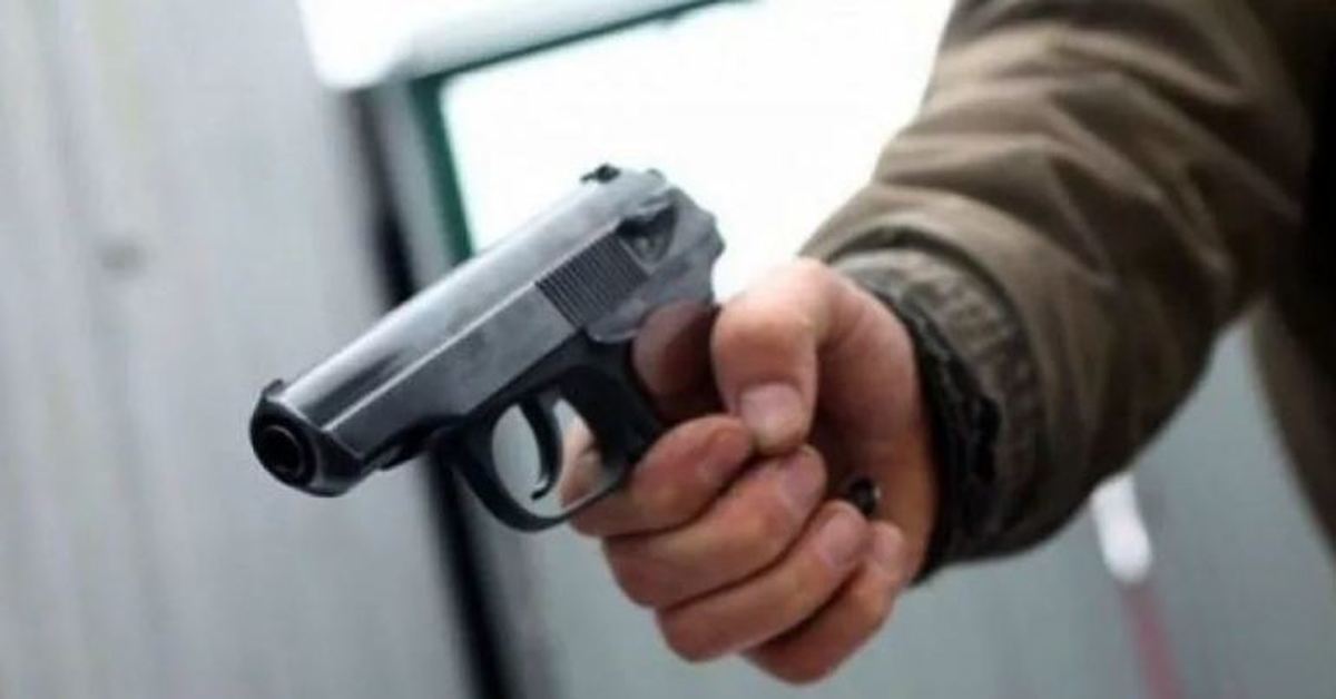 В новочеркасске застрелился. Стрельба из травмата. Угроза пистолетом. Застрелился из ПМ.