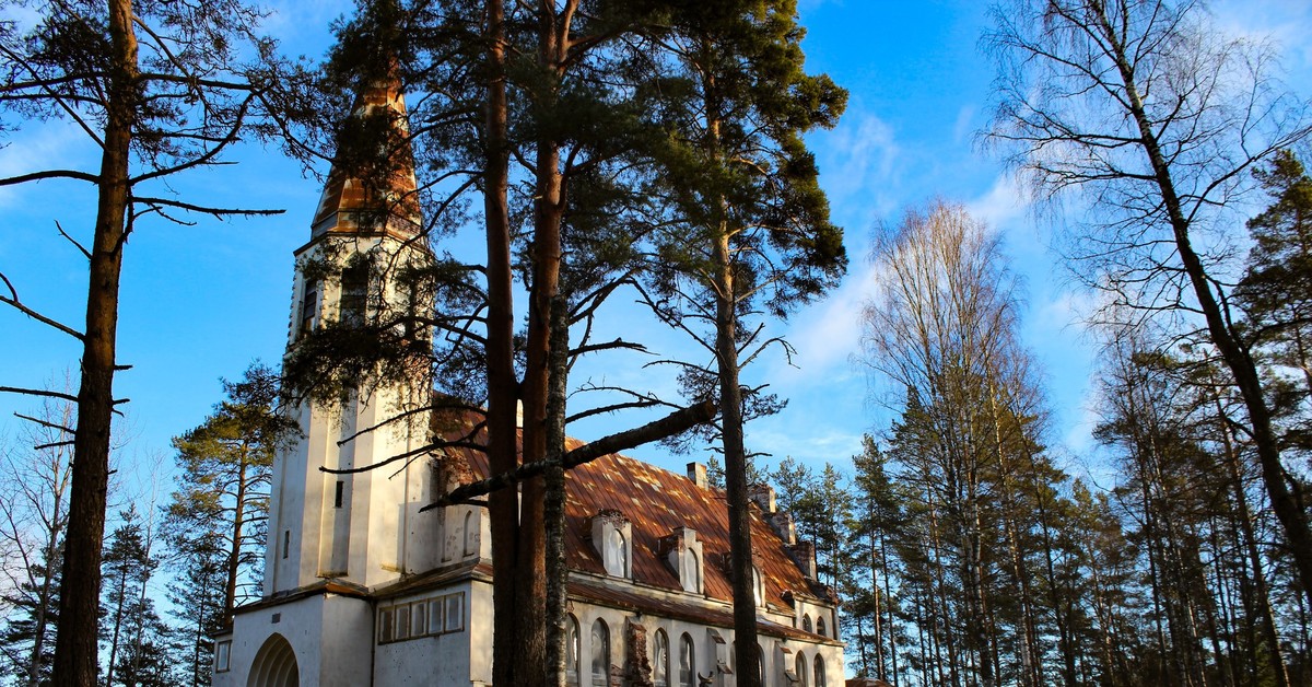 Кирха карелия. Лютеранская кирха Лумиваара. Церковь Лумиваара в Карелии. Финская кирха в Лумиваара. Заброшенная финская кирха Лумиваара.