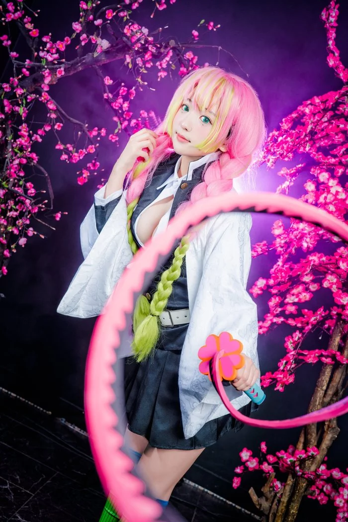 Mitsuri Kanroji Mitsuri Kanroji, Kimetsu No Yaiba, Косплей, Красивая девушка, Длиннопост