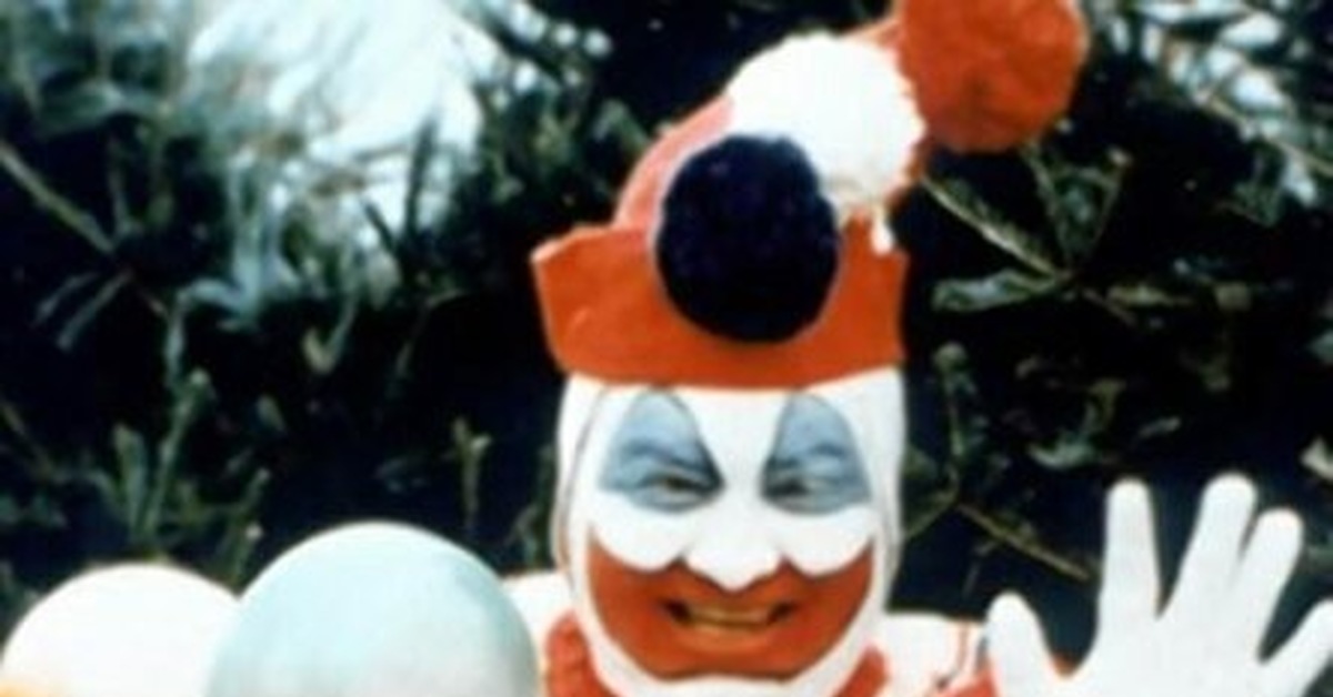 Маньяк клоун джон. Джон уэйн гейси младший. Джон гейси. Джон уэйн гейси клоун. Джон гейси.