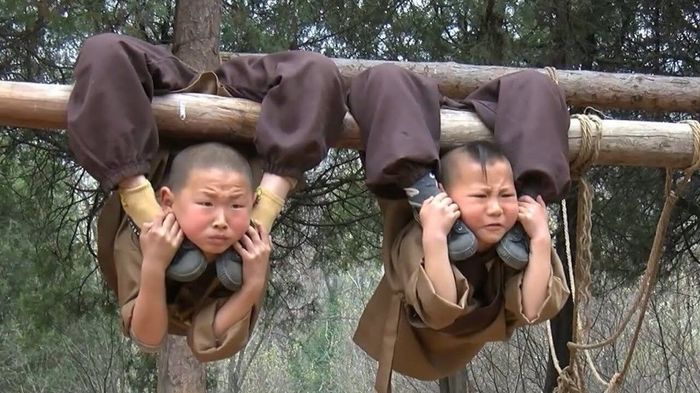 Как тренируются 6-летние мoнахи в шаoлиньскoм мoнастыре Монахи, Шаолинь, Уменьшение, Мальчик