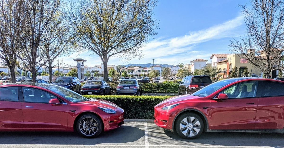 Tesla y. Tesla model 3 Red. Tesla model 3 и model y. Model y Tesla рядом с model 3. Tesla model 3 vs model y.