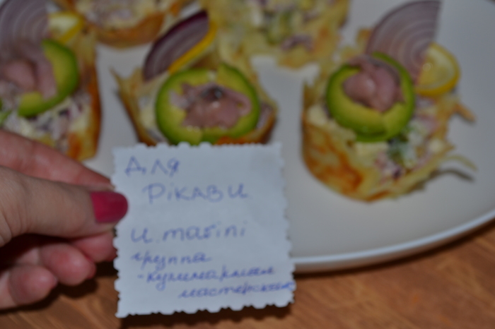 сыр косичка с лимоном к пиву рецепт. 1583524482144334158. сыр косичка с лимоном к пиву рецепт фото. сыр косичка с лимоном к пиву рецепт-1583524482144334158. картинка сыр косичка с лимоном к пиву рецепт. картинка 1583524482144334158. Косичка (чечил) – сыр армянской кухни, который по вкусу напоминает сулугуни. Технология производства отличается от сырных продуктов твердых сортов. Особенности продукта и наличие ингредиентов в правильной пропорции помогут приготовить сыр косичку и дома. Чтобы быстро сделать вкусную косу в домашних условиях, изучим состав и этапы ее изготовления.