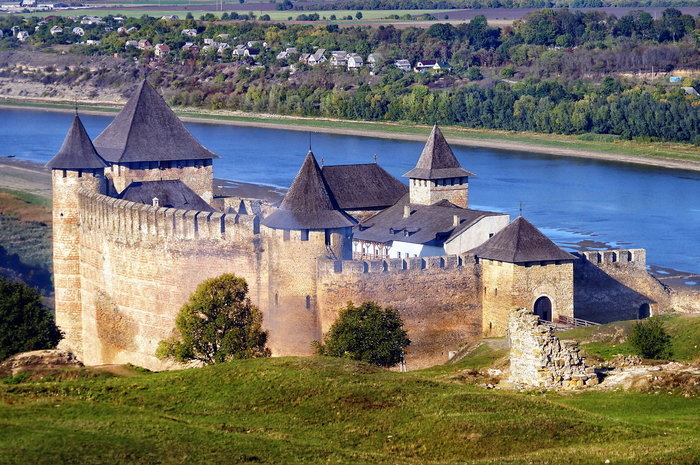 Та весна /1944/. Годовщина освобождения Хотина