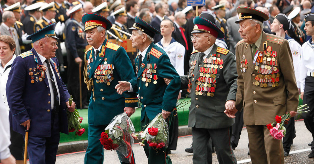 Какой сегодня праздник 9 мая 2024 года. С днём Победы 9 мая. С праздником днем Победы. Ветераны на параде Победы. Дньпбды.