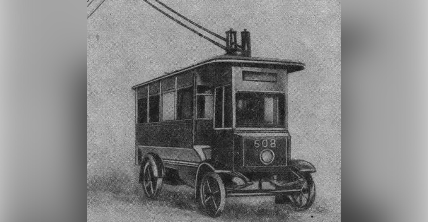 Когда появился троллейбус. Троллейбус в Петербурге 1902. Самый первый троллейбус в мире. Первый в России троллейбус 1902 года. Первый троллейбус Сименса 1882 г.
