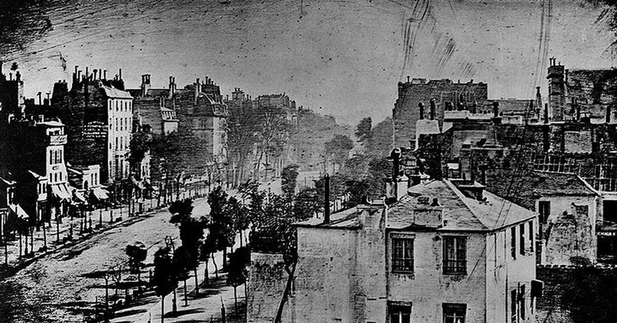 Когда был сделан первый снимок. Бульвар дю Тампль в Париже, Луи Дагер, 1839. Бульвар дю Тампль. Первая фотография в мире 1826 г. Луи Дагер первая фотография.