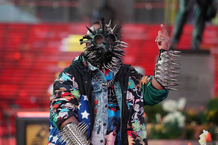 Костюм для поездки в общественном транспорте