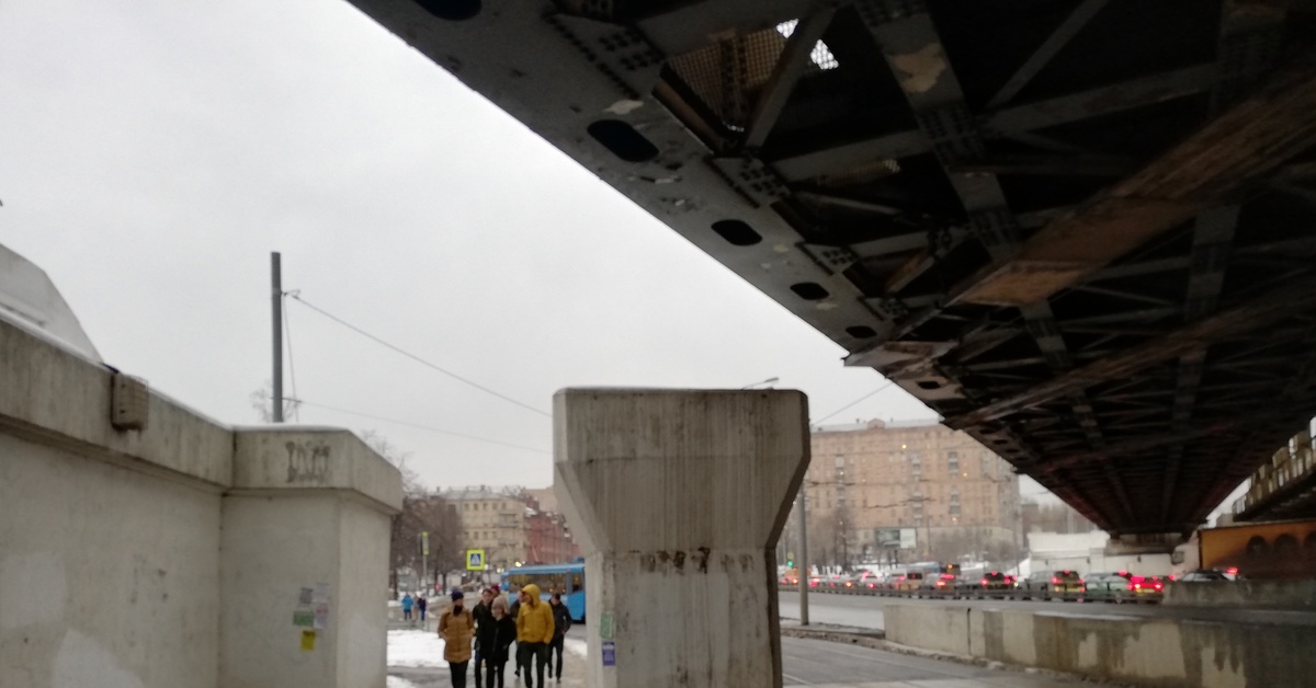 Колонны моста. Колонна под мостом. Заминированные колонны моста. МКАД колонна моста. Чудо строители фото