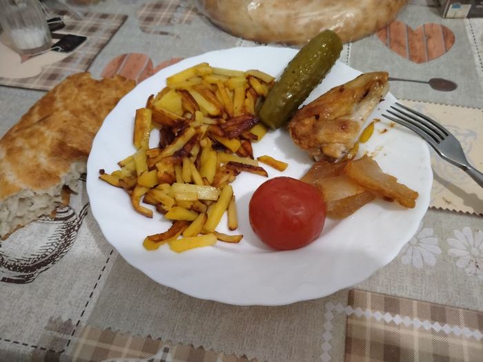 1589732713123881521 дед с телефоном в автобусе