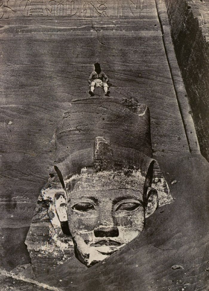 Одна из первых «древнеегипетских» фотографий. Откапывают Рамзеса II