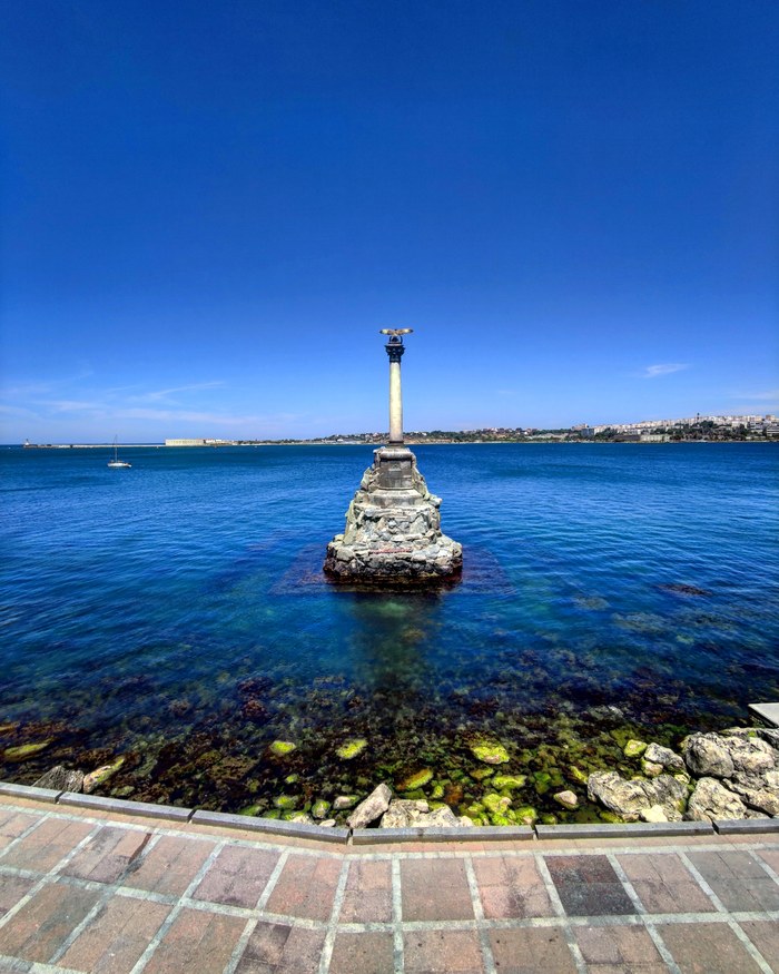 Памятник затопленным кораблям. Набережная Корнилова. Севастополь. Июнь ...