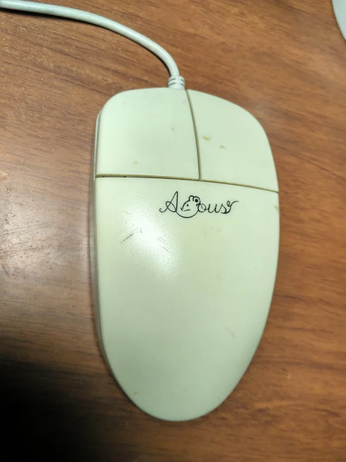 Retro mouse. Ретро мышка компьютерная. Ретро мышка для компьютера. Компьютерная мышь под ретро. Деревянная шариковая мышка.