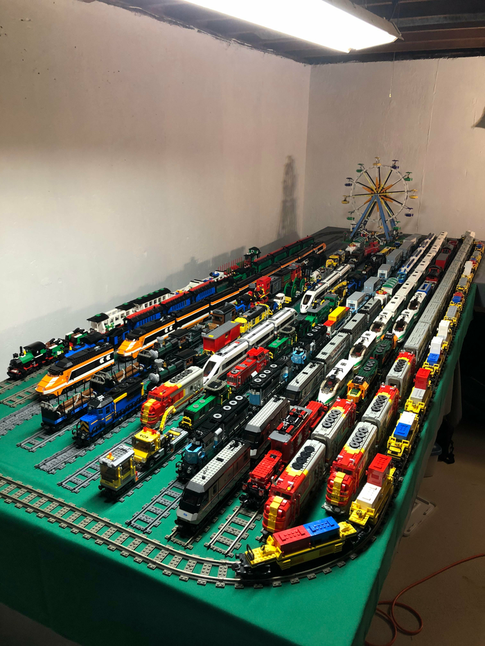 Целое железнодорожное депо прямо в гараже