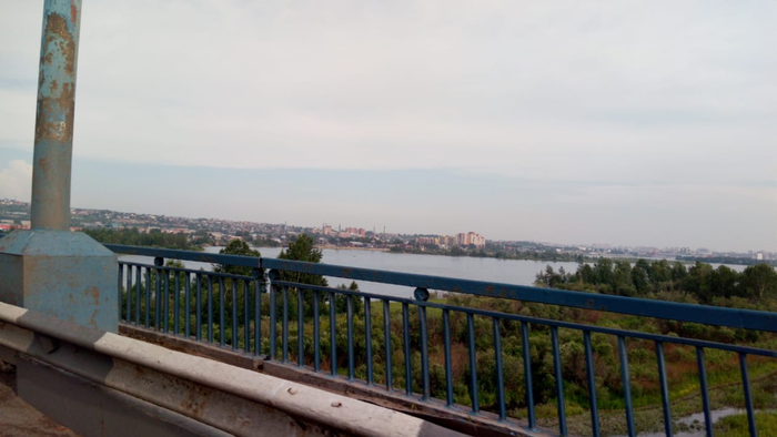 майонез на яйцах реклама. 1593150323191462066. майонез на яйцах реклама фото. майонез на яйцах реклама-1593150323191462066. картинка майонез на яйцах реклама. картинка 1593150323191462066. Белорусские пользователи в социальных сетях активно обсуждают новых рекламный "хит" от компании ABC – рекламу майонезов, появившуюся на общественном транспорте. _ Белорусский производитель соков, хрена, майонеза и соусов компания АВС (Гродно) выпускает неоднозначную рекламу не первый год: резкой критике в интернете подвергались ролики со слоганом "А вам какого хрена?" и корпоративный календарь компании. Новый маркетинговый продукт ABC – реклама майонеза. "Моковский майонез на яйцах" – такой слоган украшает сейчас общественный транспорт в республике. Многих пользователей социальных сетей такой подход к рекламе позабавил – сейчас рекламу майонеза бурно обсуждают и в "ВКонтакте", и в Facebook.