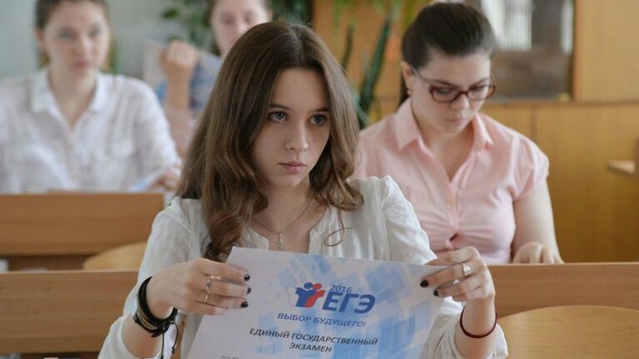 Больше миллиона школьников во время сдачи ЕГЭ написали слово «Россия» с грамматическими ошибками