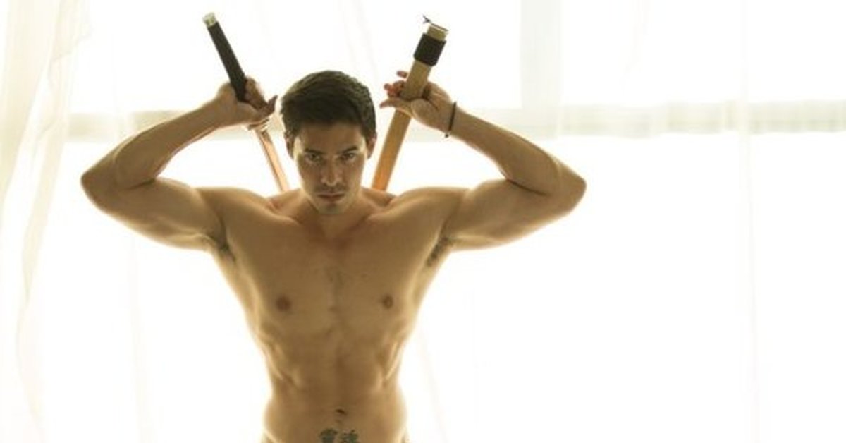 Rohan nichol. Толя из топлесс. Толя из топлесс. Толя из топлесс. Рыцари топлес.